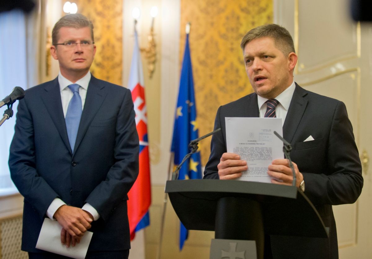 Minister životného prostredia Peter Žiga a premiér Robert Fico. 