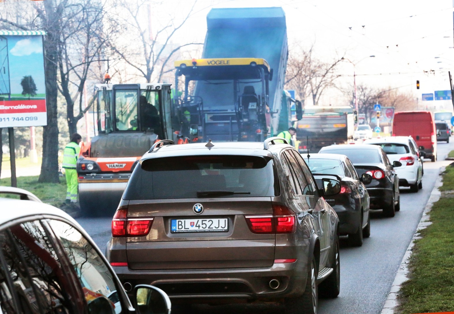 V Bratislave sa tvoria kvôli prácam na cestách rozsiahle kolóny.