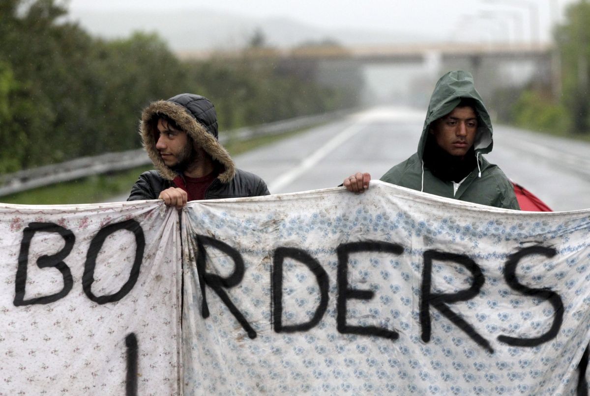 Migranti na grécko-macedónskych hraniciach