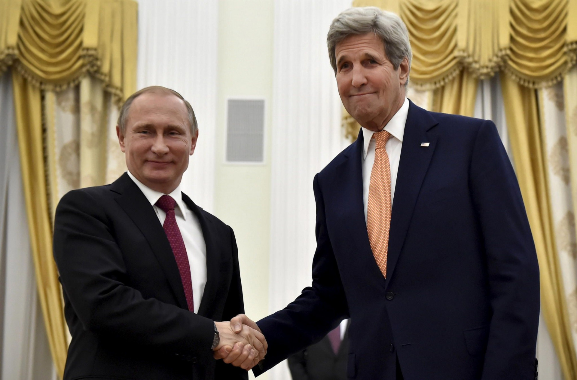 John Kerry hovoril v Kremli s Vladimirom Putinom o vojne v Sýrii. Aj to je dôkaz, že USA a Rusko túto otázku navzájom koordinujú, tvrdí Ivan Vejvoda.