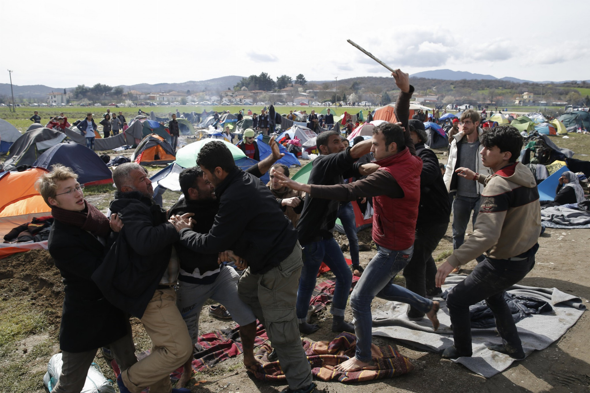 Bitka utečencov v Grécku (ilustračná snímka)