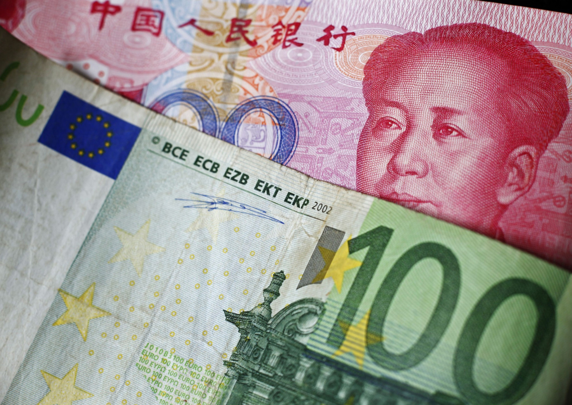 Euro a jüan - ilustračná snímka