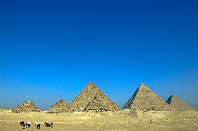 Egypt, Giza, pyramídy - takto často vidíte nafotené slávne pyramídy v katalógoch cestoviek.