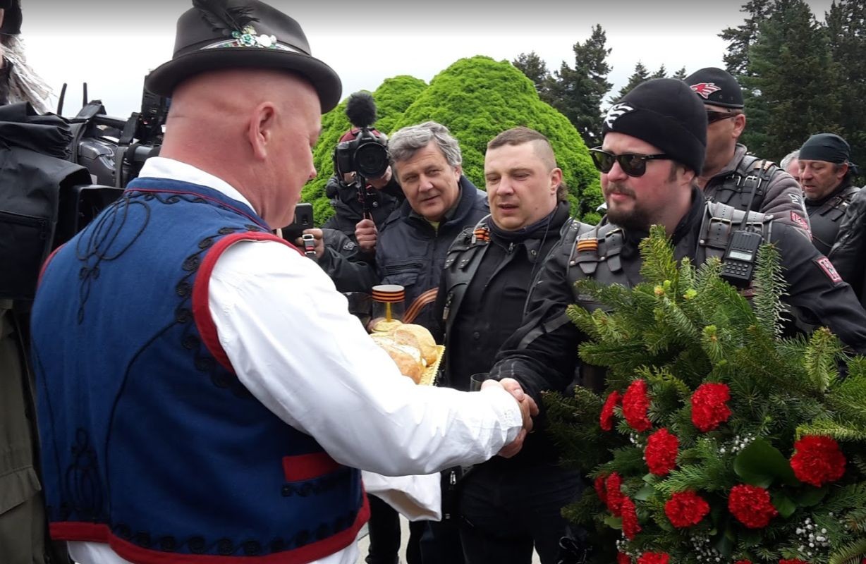 Nočn&iacute; vlci na Slav&iacute;ne