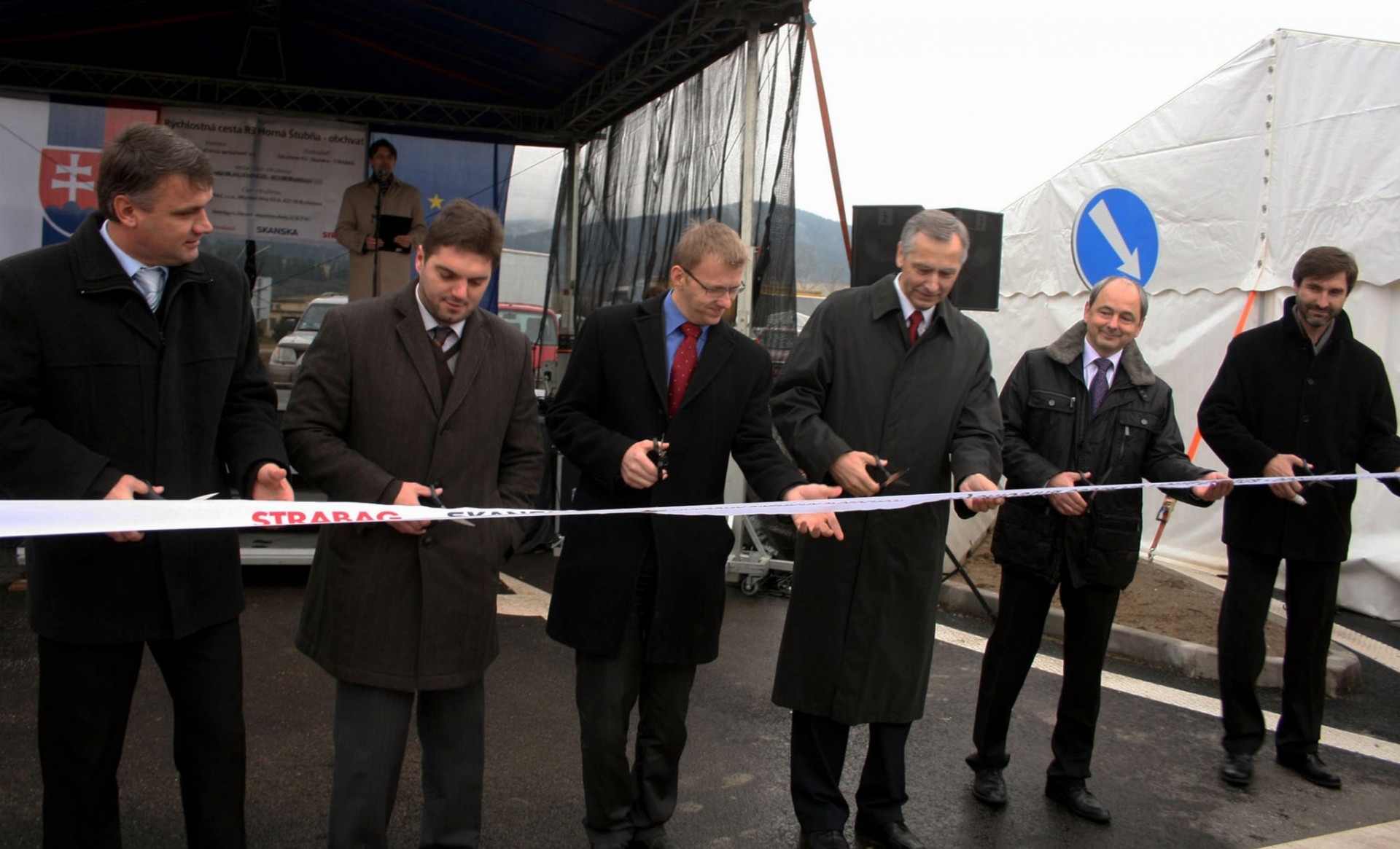 Minister dopravy Ján Figeľ po zasadnutí vlády z roku 2010 pripustil: „Chýbajúce úseky diaľnice D1 medzi Bratislavou a Košicami by mohli byť dokončené do roku 2014.“