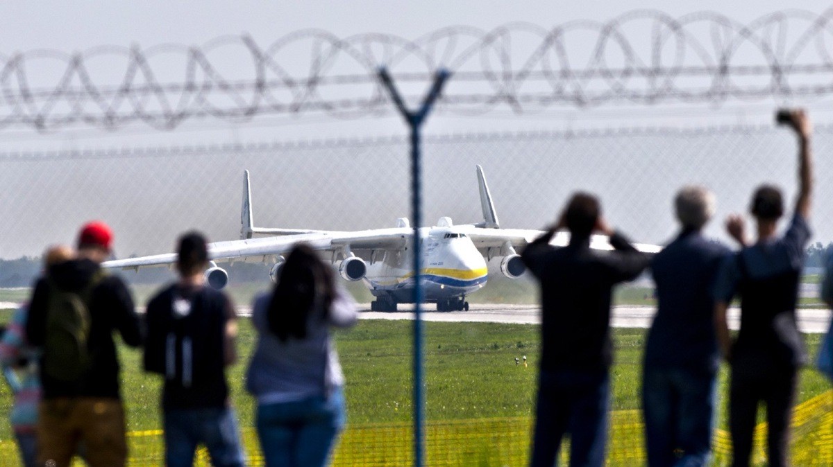 Antonov a-225 v Prahe