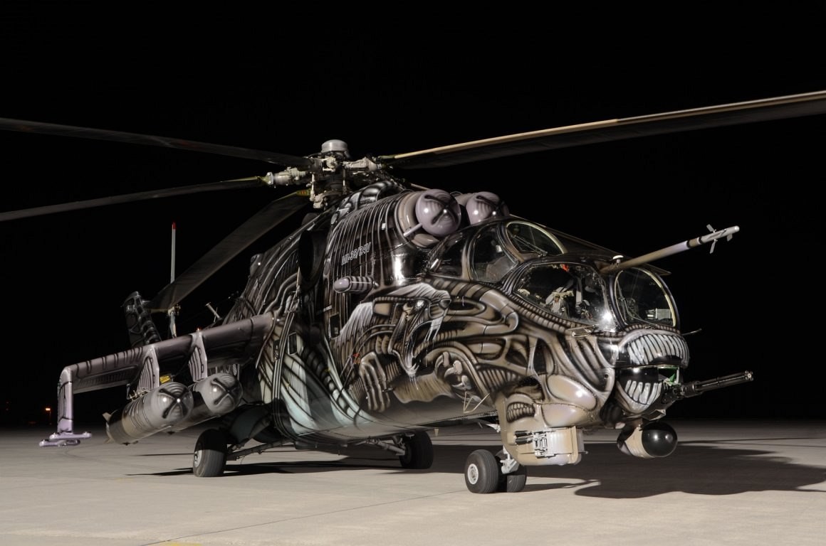 Vrtulník Mi-24/35 s názvom Alien Tiger 221. letky z Náměšti nad Oslavou
