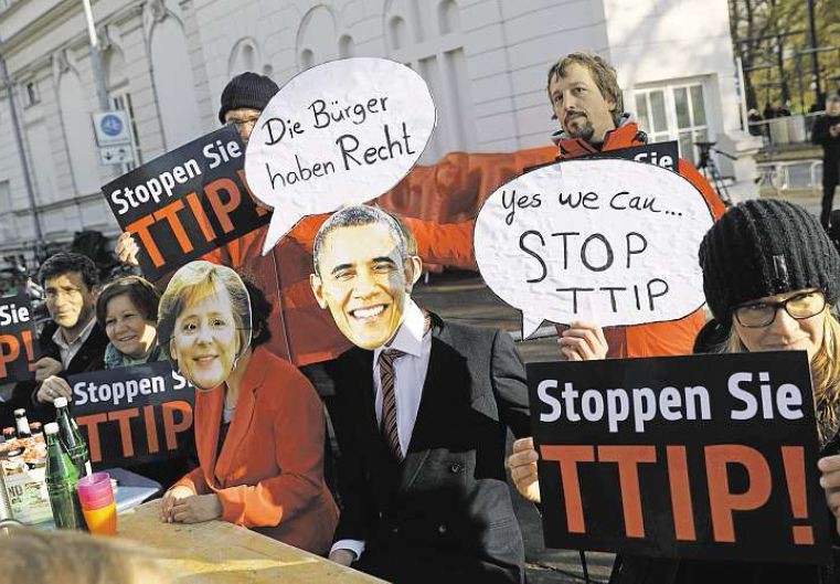 Proti Transatlantickému obchodnému a investičnému partnerstvu TTIP sú protesty v Nemecku aj inde v Európe.