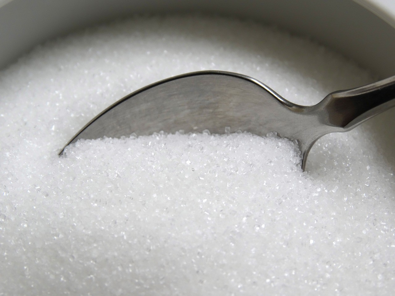 Pozor na množstvo skonzumovaného bieleho cukru, ktorý nám môže uškodiť. 