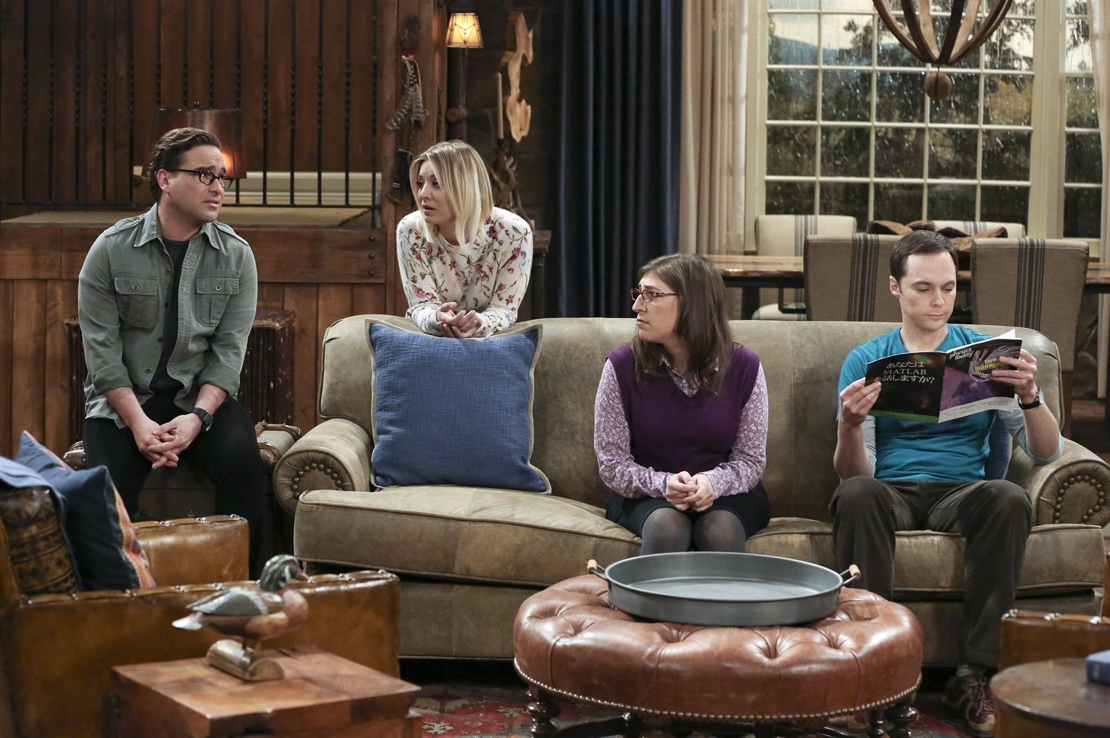 „Medzi Sheldonom a Amy sa teraz nič moc nedeje,“ prezrádza jeho predstaviteľ Jim Parsons. „Sheldon podľa mňa vôbec nerozumie tomu, prečo už nie sú spolu. Chce Amy späť, jednoducho len preto, že ju chce späť vo svojom živote,“ dodáva herec. 