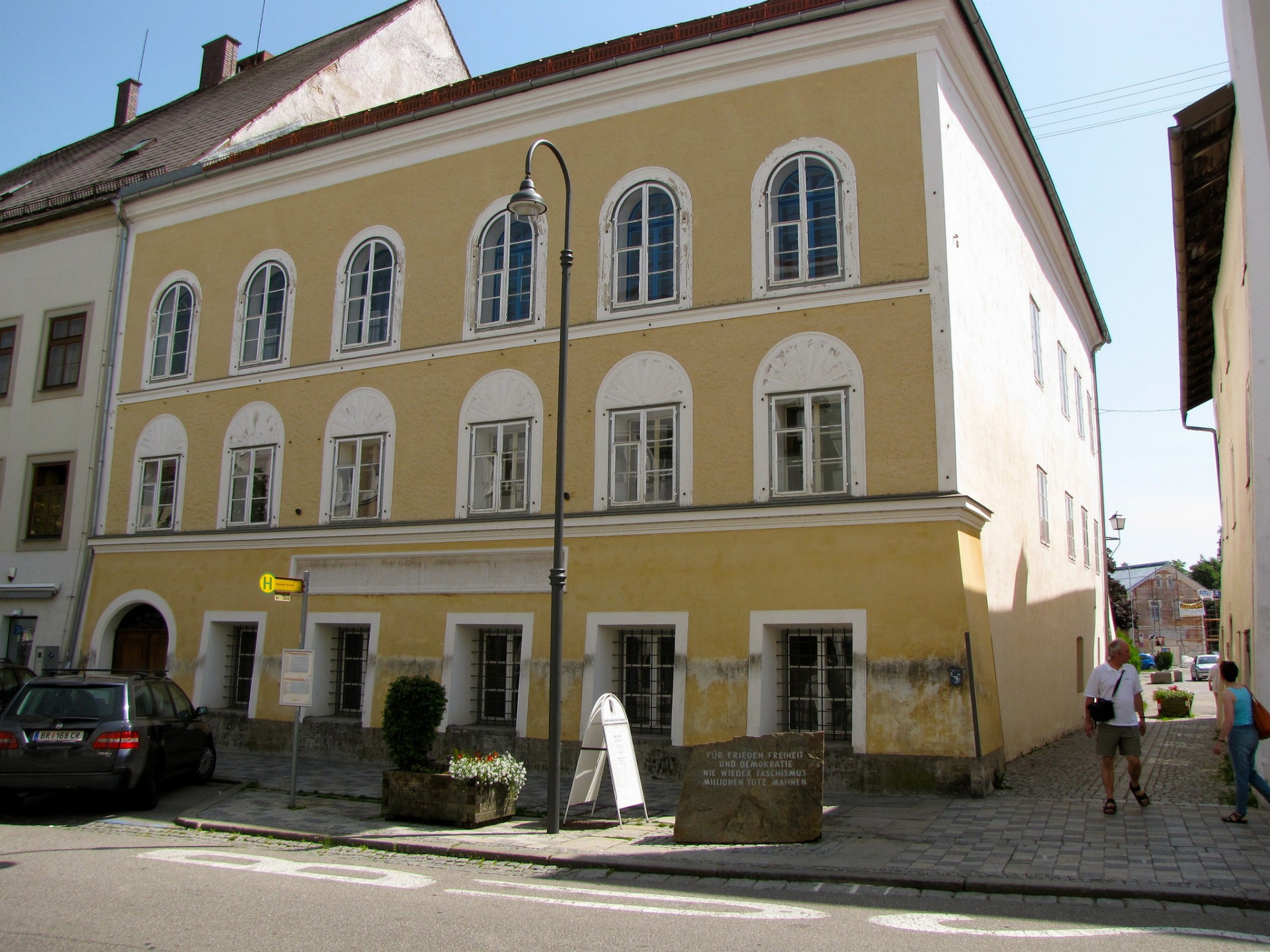 Rakúsko vyvlastní rodný dom nacistického vodcu Adolfa Hitlera v meste Braunau am Inn. 