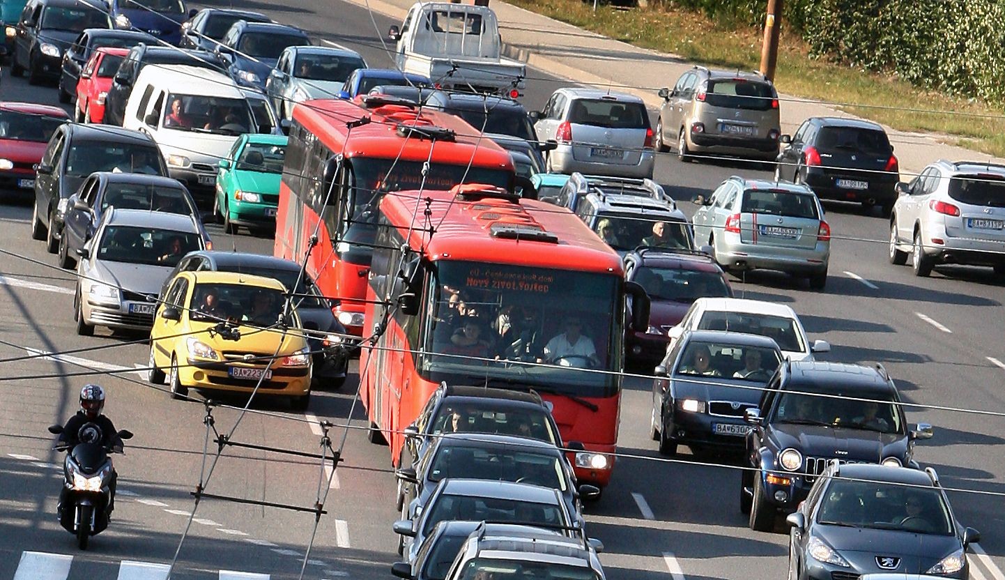 Kriticky treba zhodnotiť emisie v automobilovej doprave.