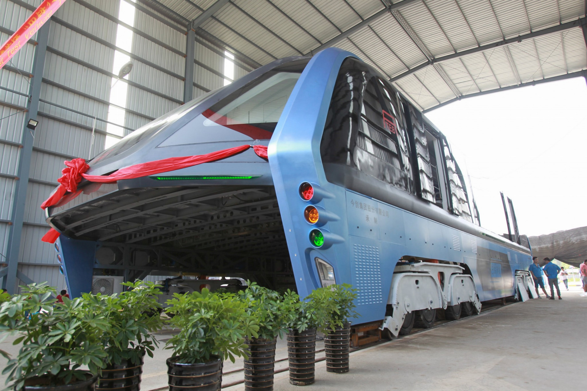 Takto vyzerá futuristický autobus v reáli. 