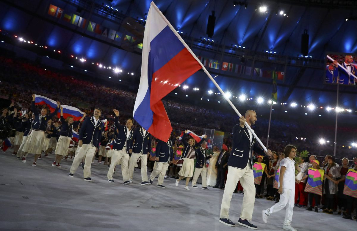 Ruskí športovci počas otvorenia olympiády v Riu