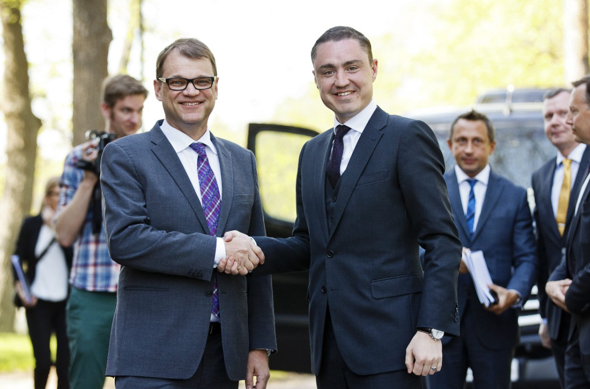 Estónsky premiér Taavi Roivas (vpravo)