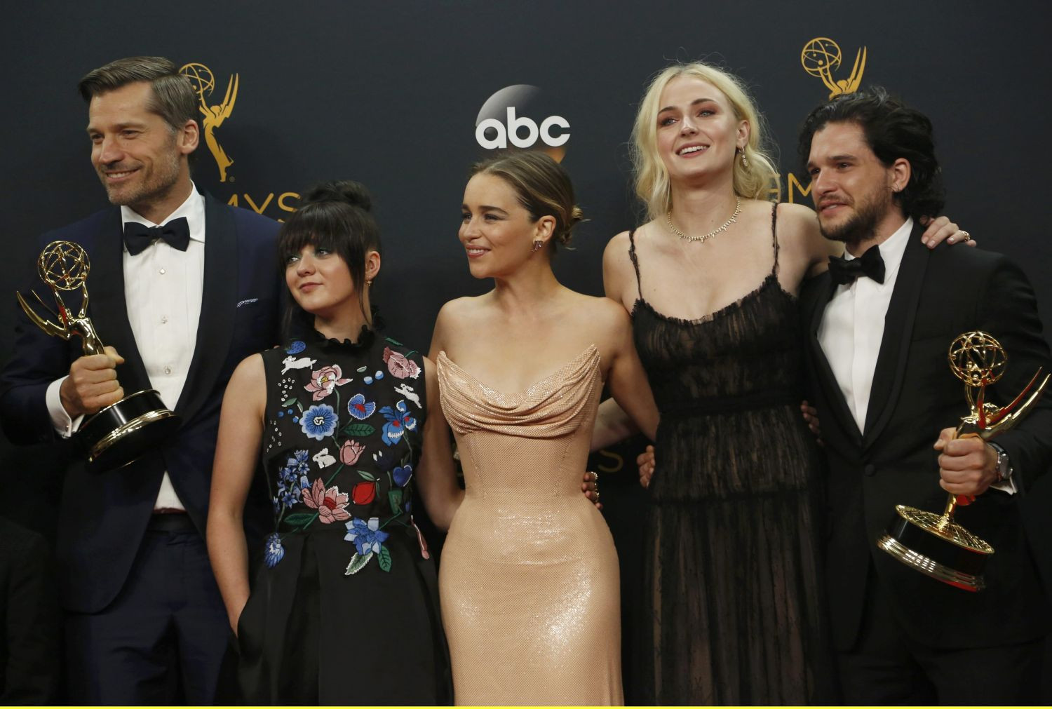 Obsadenie seriálu Hra o tróny, ktorý získal najviac cien Emmy 2016 a vytvorila tak nový rekord ocenení.