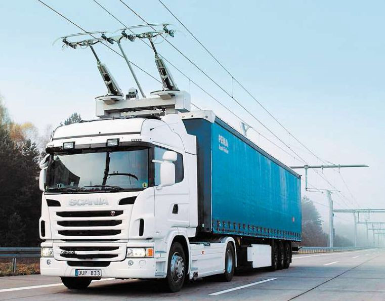 Troleje pre nákladné automobily už dopravcovia testujú na švédskych diaľniciach.