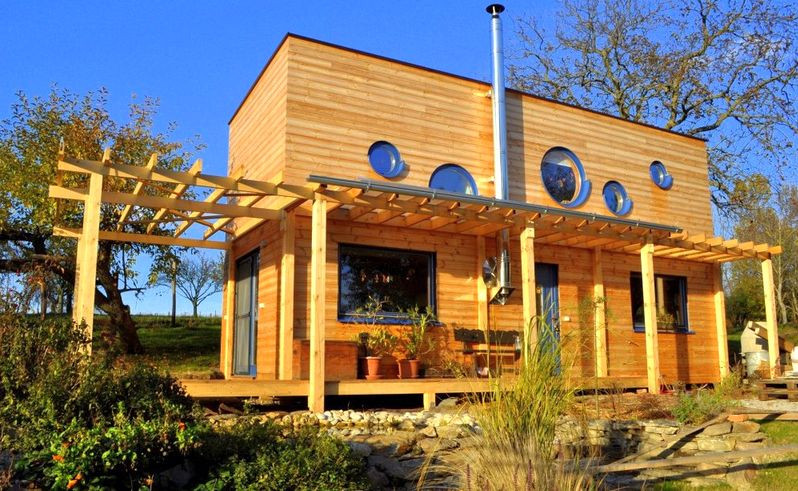 Mobilné drevený dom z roku 2015, do ktorého Veronika Kotradyová navrhla interiér.