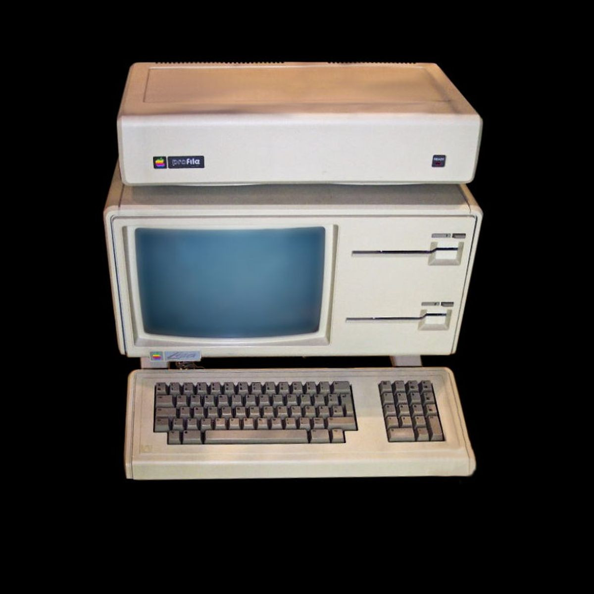 Vo svojich začiatkoch sa aj velikán Jobs stretol s neúspechom. Za zmienku určite stojí Apple Lisa. Osobný počítač, ktorý mal byť revolúciou. Pre vysokú cenu však v obchodoch pohorel. Prepadákom bol tiež počítač Apple III, na ktorom sa už nepodieľal Steve Wozniak.