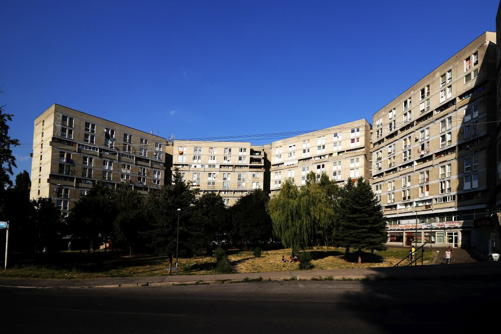 Pentagon je prezývka bytového komplexu na Stavbárskej 34-42 v bratislavskej Vrakuni z rokov 1970-1972. Slúžil ako ubytovňa pre stavbárov, podľa toho je aj názov ulice. Jedno a dvojgarsónky v otvorenom poloblúku päťuholníkového tvaru sa neskôr využívali ako sociálne byty a nadobudli neslávnu povesť.