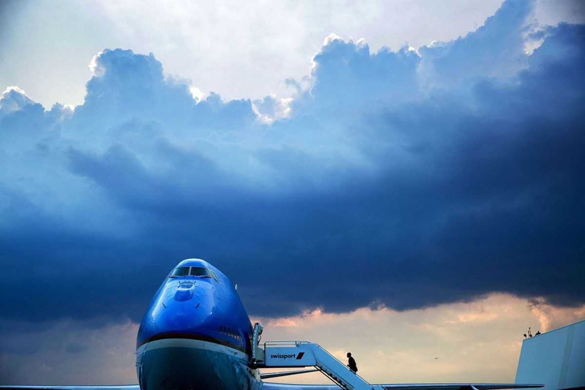 Prezident prichádza na palubu Air Force One na letisku Johna F. Kennedyho v New Yorku.