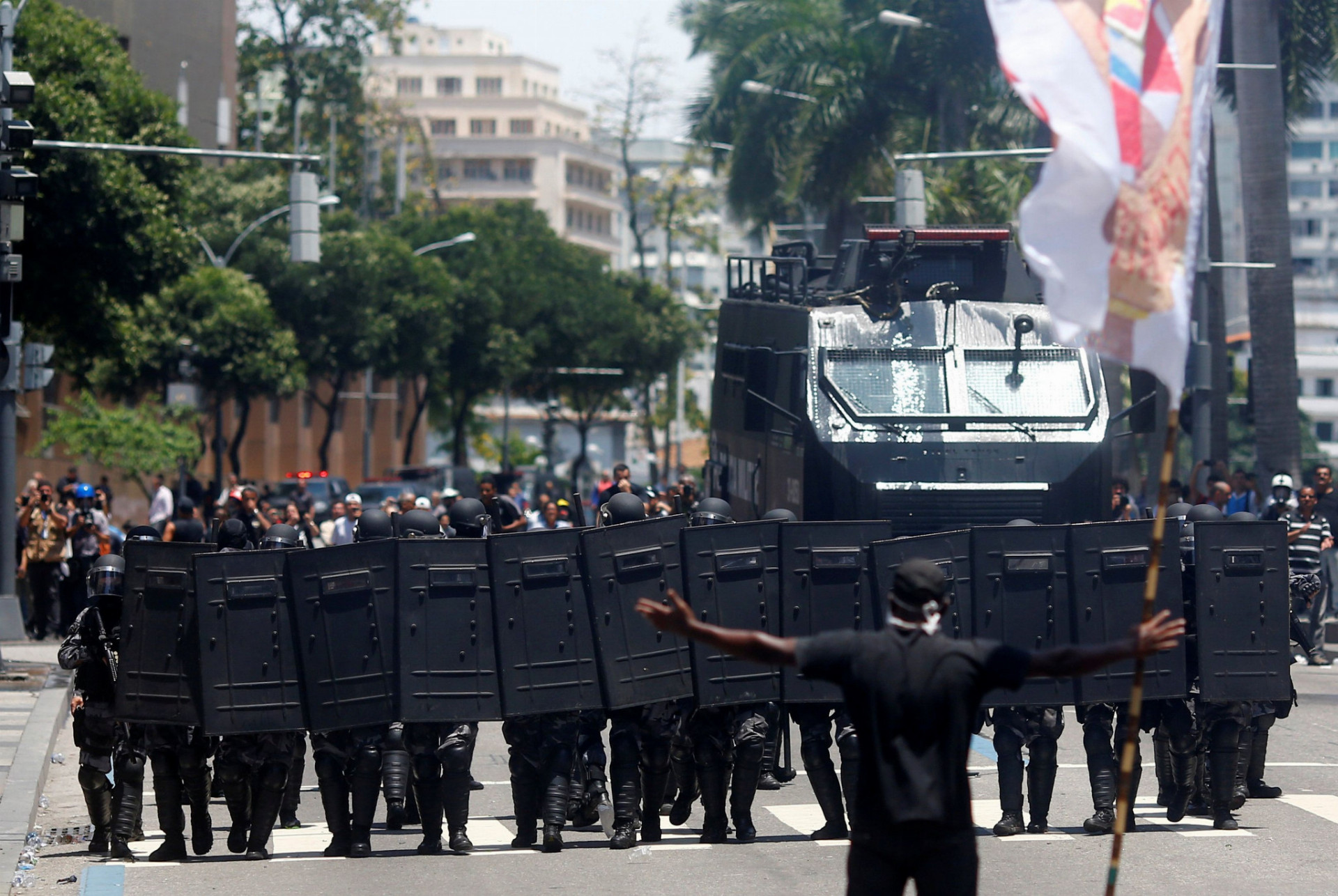 Iba minulý týždeň zasiahla Rio de Janeiro vlna násilných protestov proti znižovaniu výdavkov na verejný sektor.