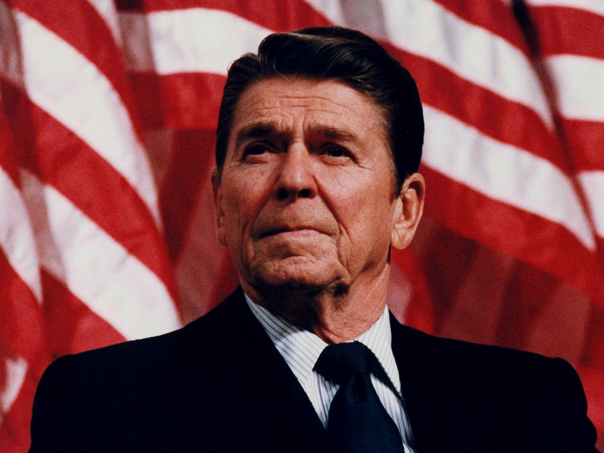 "Pamätám si správy (novinára) Herberta Matthewsa o Castrovi, než nastúpil k moci, v ktorých ho označoval za demokrata a nádej pre Kubu. Tým z vás, ktorí sú príliš mladí, aby si to pamätali, pripomínam, že aj v tejto krajine ho niektorí označovali za kubánskeho Georgea Washingtona, a George sa pritom obracal v hrobe." Americký prezident Ronald Reagan, marec 1986.
