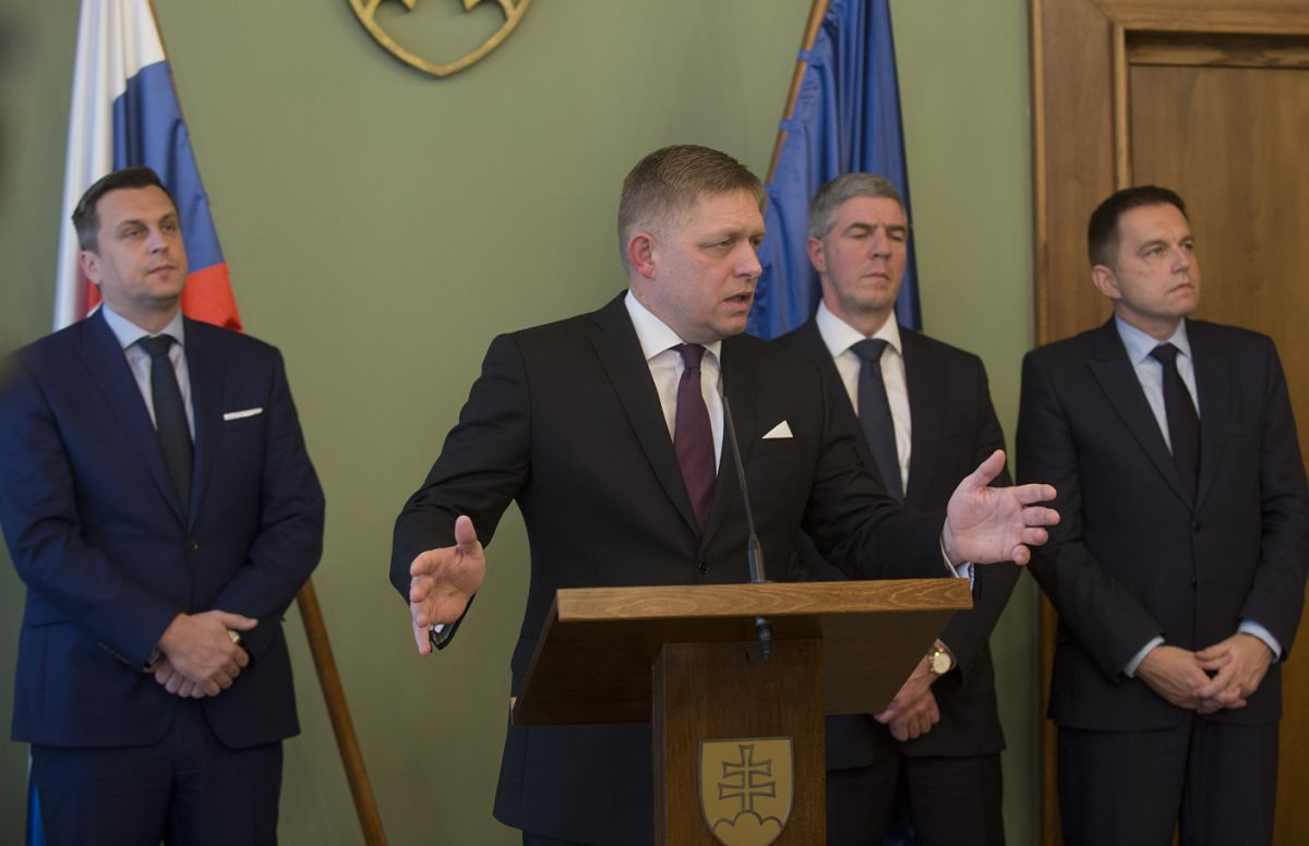 Zľava Andrej Danko, Robert Fico, Béla Bugár a Peter Kažimír