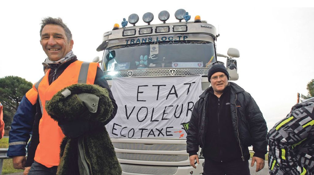 Vlani protestovali francúzski kamionisti. Slovenské firmy zas môžu protestovať za to, že musia našim kamionistom vo Francúzsku platiť francúzsku minimálnu mzdu.
A najnovšie aj rakúsku minimálnu mzdu v Rakúsku.