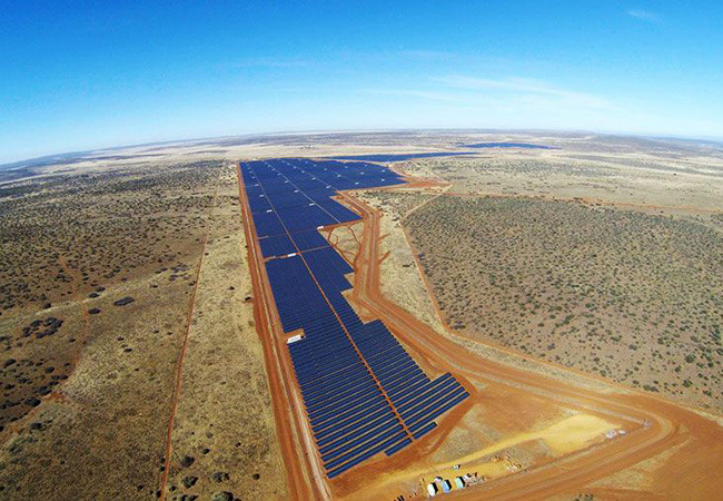 Solárna farma Jasper bola v Južnej Afrike otvorená v roku 2014, produkuje približne 180-tisíc megawatt hodín ročne a je schopná energiou zásobovať 80-tisíc domov. Ide o najväčší projekt na solárnu energiu na africkom kontinente.