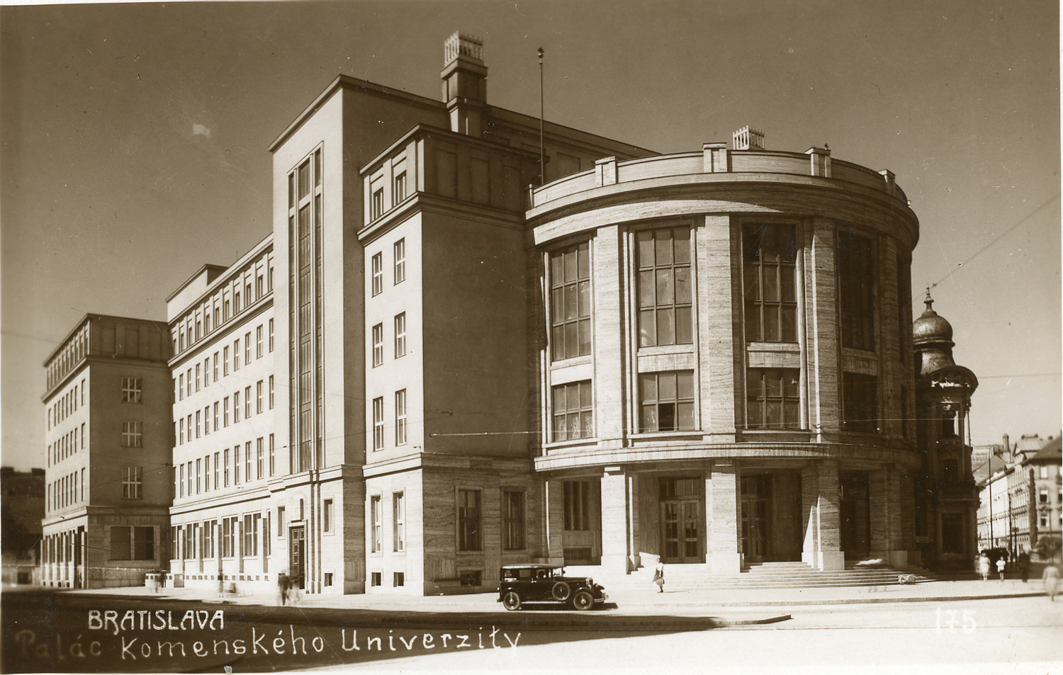 Hlavná budova Univerzity Komenského, v tom čase nazývaná „palác“, na pohľadnici odoslanej 2. 3. 1939