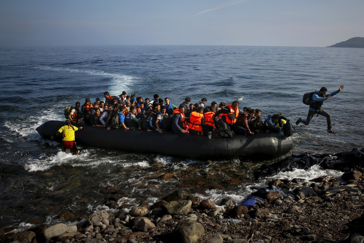 migranti loď utečenci