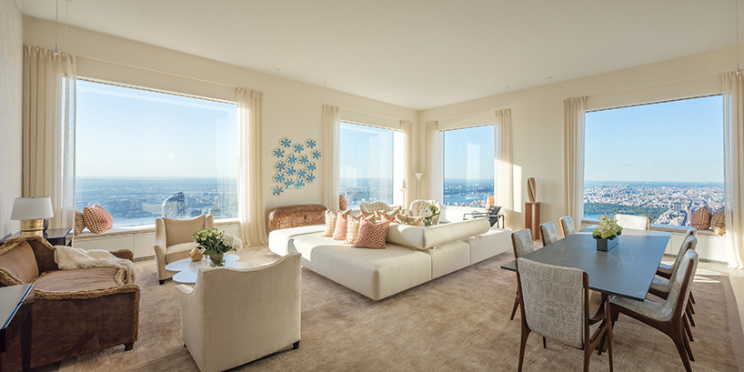 Nie je to síce dom, ale ide o najdrahší byt v New Yorku, ktorý predali za 87 miliónov dolárov (vyše 80 miliónov eur). Penthouse sa nachádza na najvyššom poschodí najvyššej obytnej veže, ktorú navrhol Rafael Viñoly. V septembri prešiel do vlastníctva saudského miliardára Fawaza Al Hokaira.