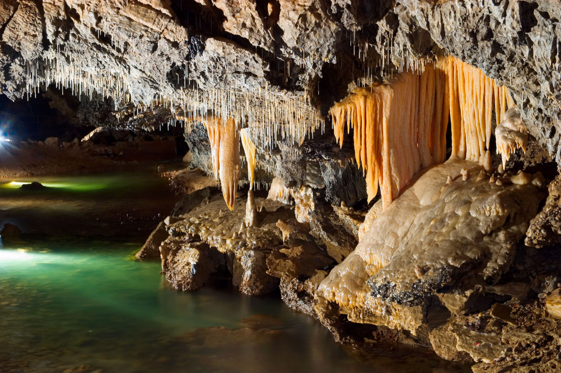 Jaskyne sú povinnou zastávkou pre každého kto zamieri na Liptov. Demänovská ľadová jaskyňa aj Demänovská jaskyňa slobody sú ťahákom, ktorý vždy zaberie. Turisti, ktorí tieto prírodné krásy vidia prvýkrát väčšinou zabúdajú zatvoriť ústa. 