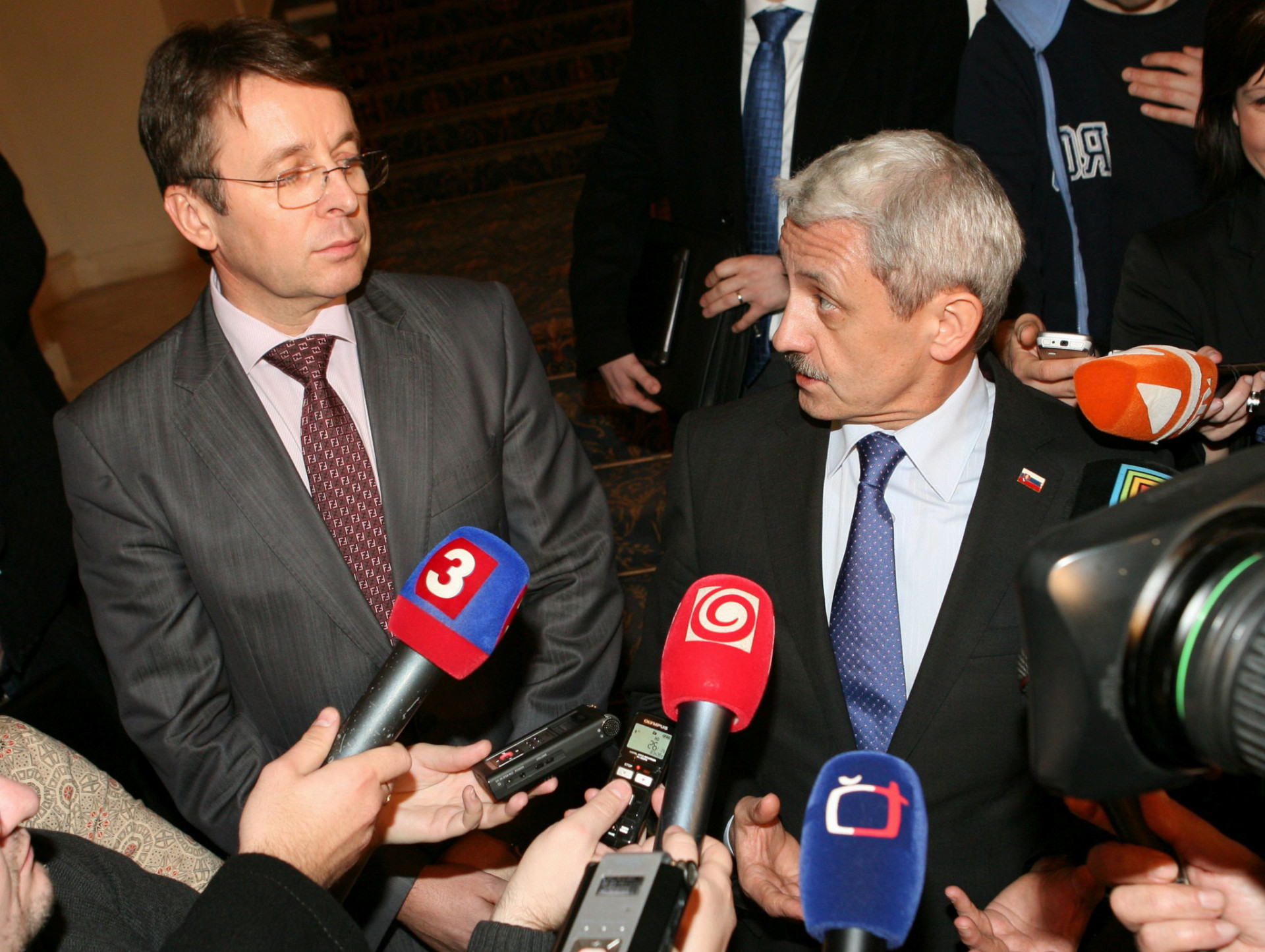 Rozšafné investovanie štátu zastavilo v roku 1998 reformné duo Mikuláš Dzurinda
a Ivan Mikloš (vľavo).