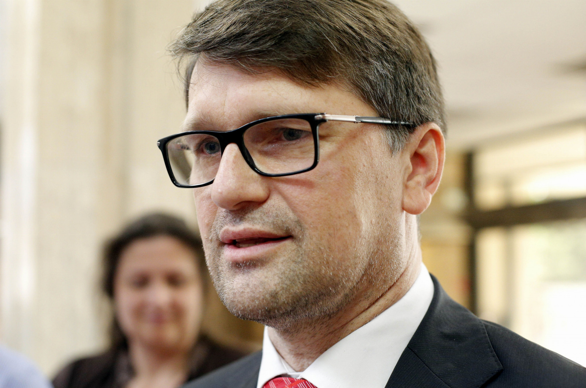 Minister kultúry Marek Maďarič  by aj napriek výhradám svojho straníckeho šéfa Roberta Fica rád videl opäť vo funkcii riaditeľa RTVS Václava Miku.