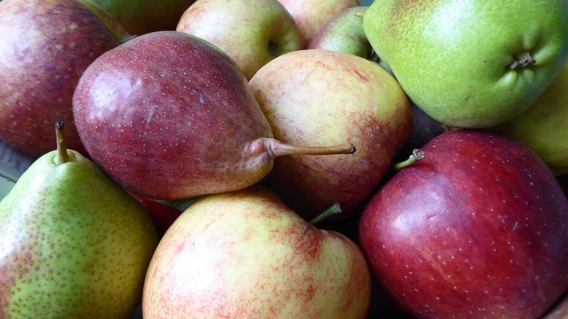 Nechajte ovocie trochu dozrieť. Jedna štúdia zistila, že proces dozrievania umožňuje rozpad chlorofylu pri dozrievaní jabĺk a hrušiek, čo naopak spôsobuje v ovocí viac "vysoko aktívnych" antioxidantov.