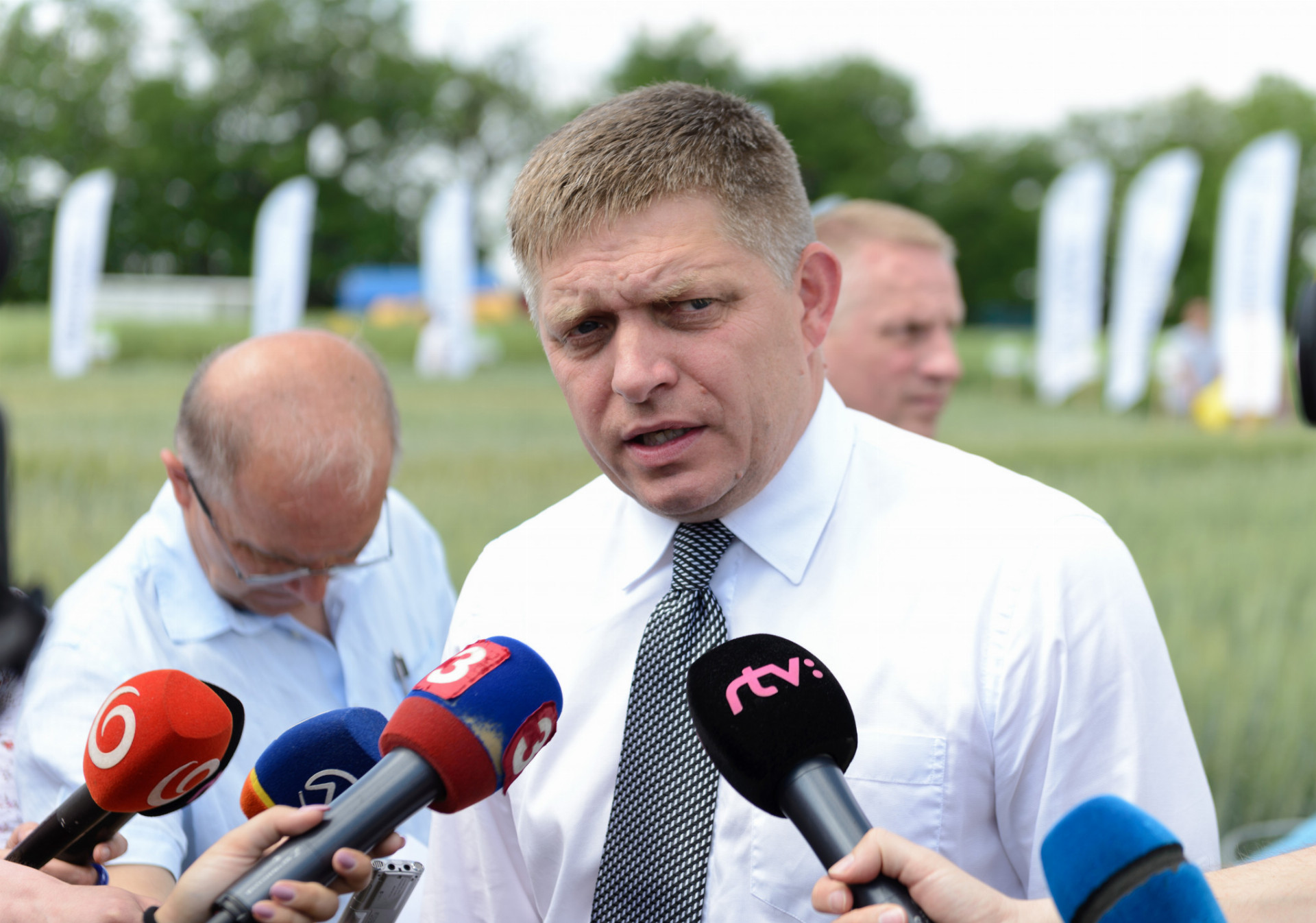 eed9aeb0fe9d17517ae42769e4d983fe