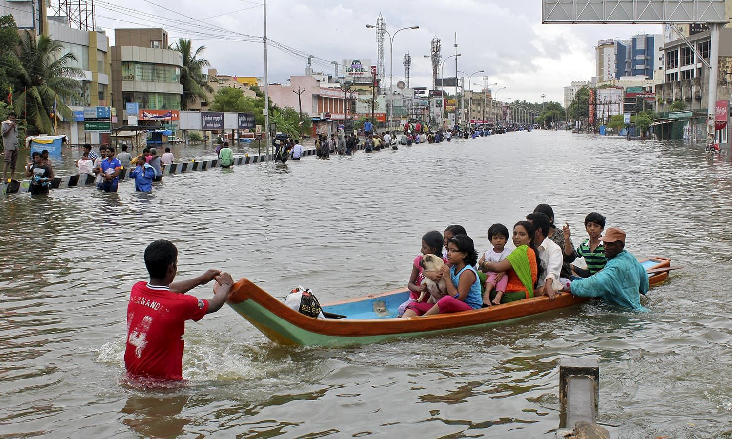 India a mnohé prímorské nízko položené krajiny už dnes trpia vážnymi povodňami.