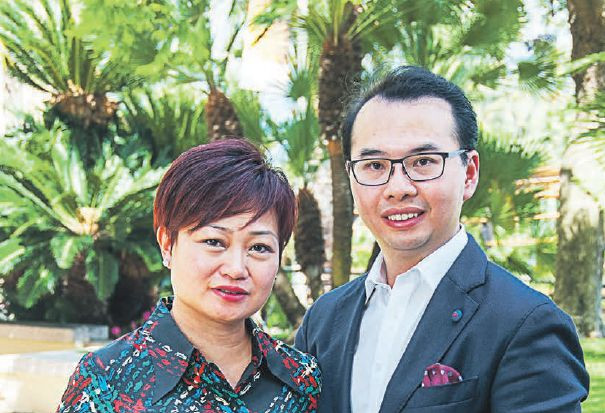 Miah Kiat Goh sa na riadení rodinnej firmy Karex Berhad podieľa spolu s manželkou aj ďalšími príbuznými.