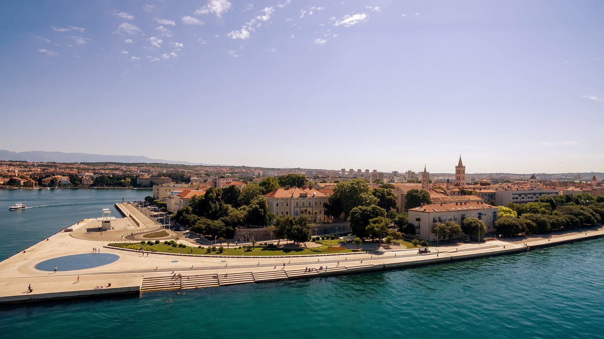 Turistické zaujímavosti: Morský organ a Pozdrav slnku v Zadare
Kultúrne akcie: Kniežací palác - nové kultúrne centrum Zadaru, po obnove otvorené vo februári 2017