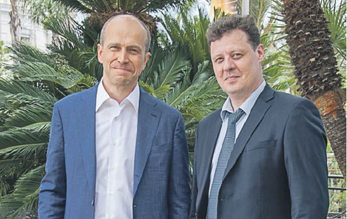 Valentin Bajko (vľavo, s bieloruským predstaviteľom EY Kirillom Karabanovom) sa zúčastnil na júnovom vyhlásení Svetového EY podnikateľa roka v Monaku.