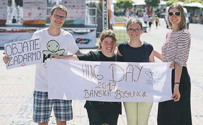 Akcia Hug Day, ktorú Jaroslav Dodok v minulosti organizoval, sa uskutočnila aj v zahraničí.