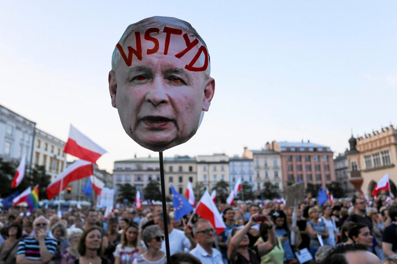 Poliaci aj počas víkendu v tisíckach protestovali proti novej reforme súdnictva.