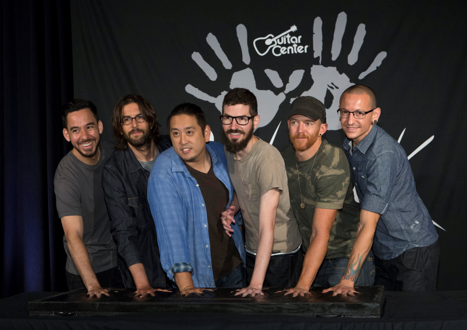 Na snímke z roku 2014 (zľava) Mike Shinoda, Rob Bourdon, Joe Hahn, Brad Delson, Dave Farrell a Chester Bennington. 