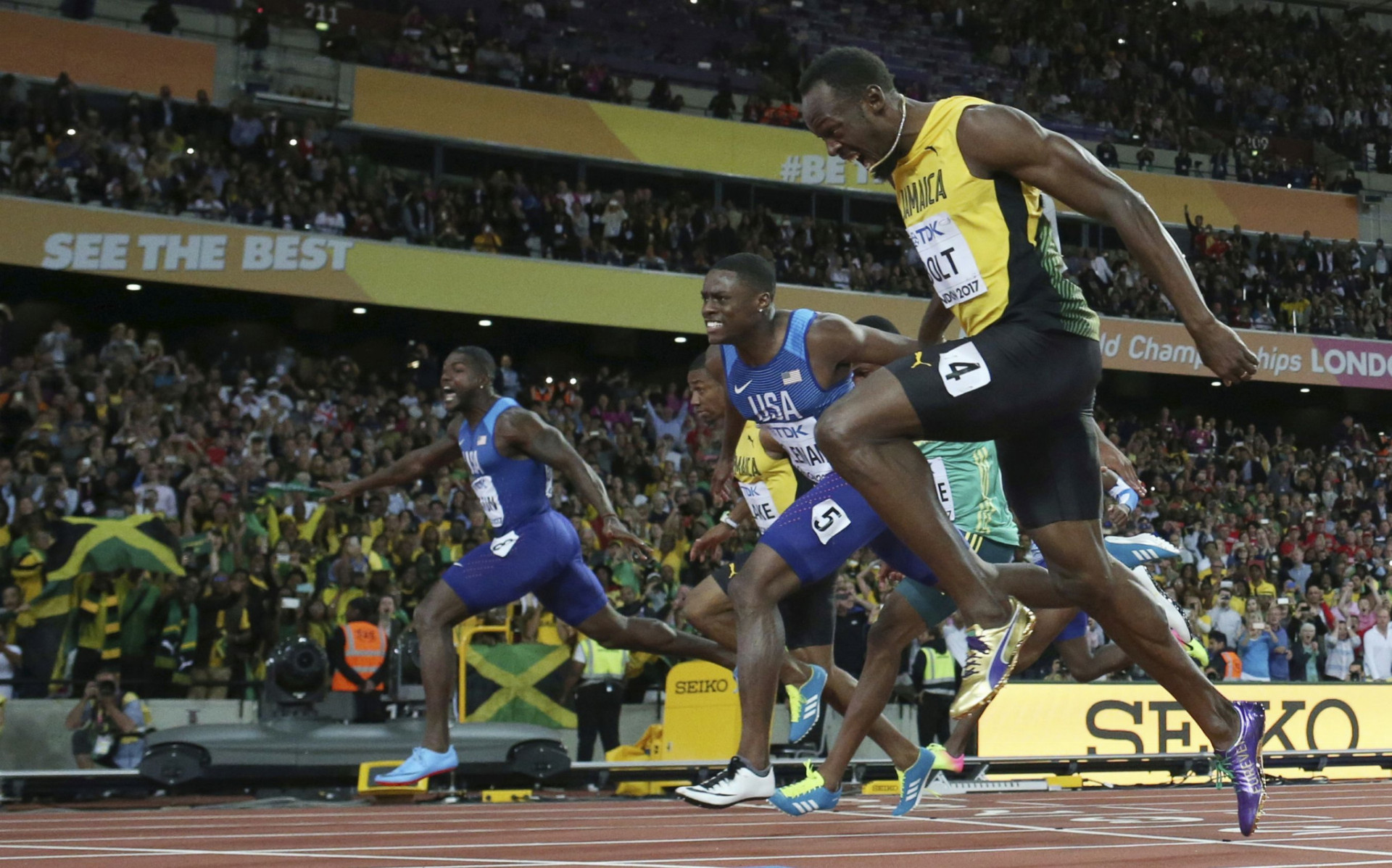 Usain Bolt (vpravo) prehral finálovú stovku s Američanmi Christianom Colemanom (v strede) a novým majstrom sveta Justinom Gatlinom.