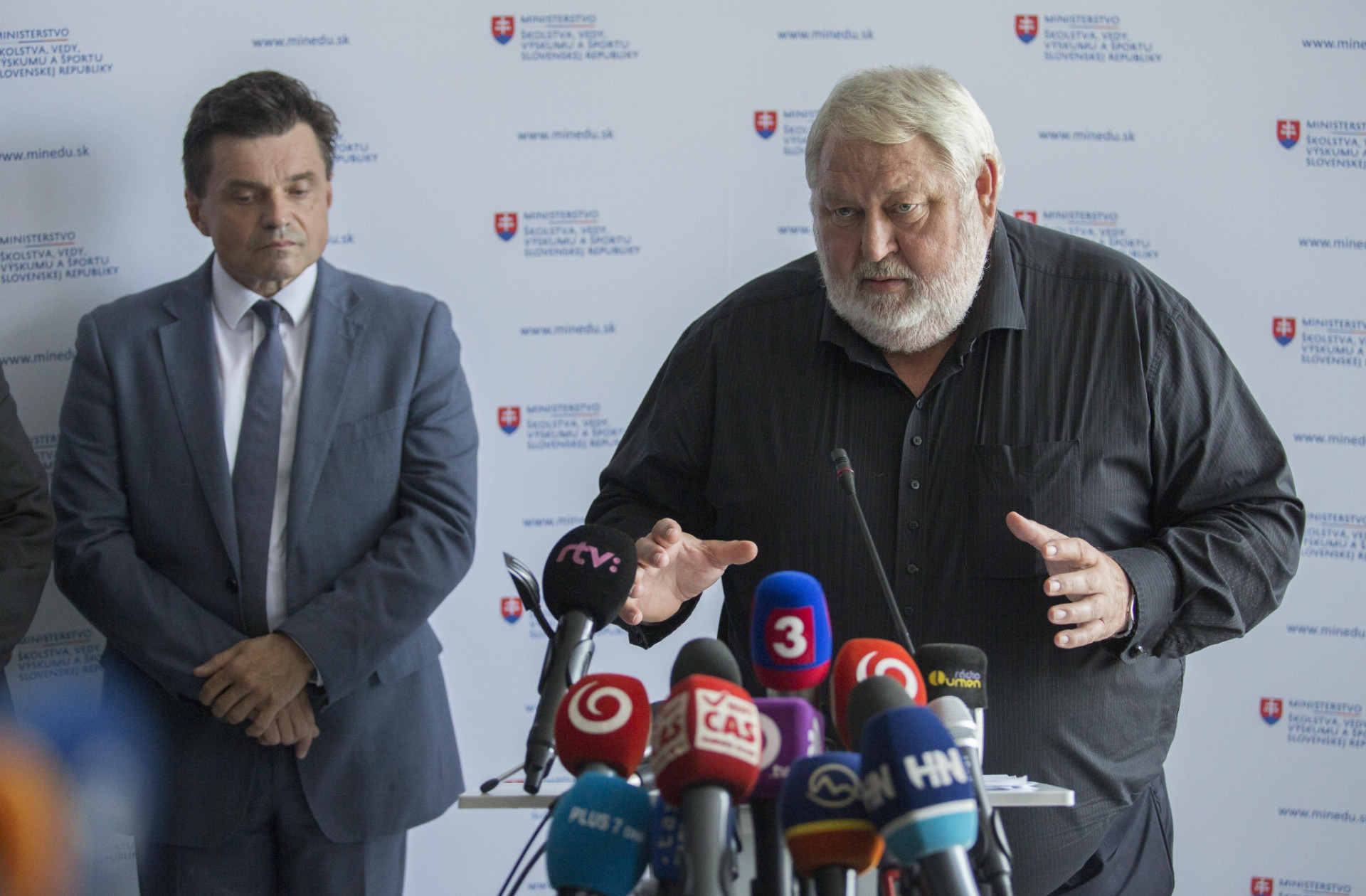 S ministrom Petrom Plavčanom (vľavo) vystúpil na tlačovej besede aj šéf klubu 500 Vladimír Soták.