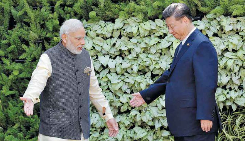 Indický premiér Nárendra Módí dáva najavo, že sa Číny nebojí. Nedávno sa so Si Ťin-pchingom aj stretol.