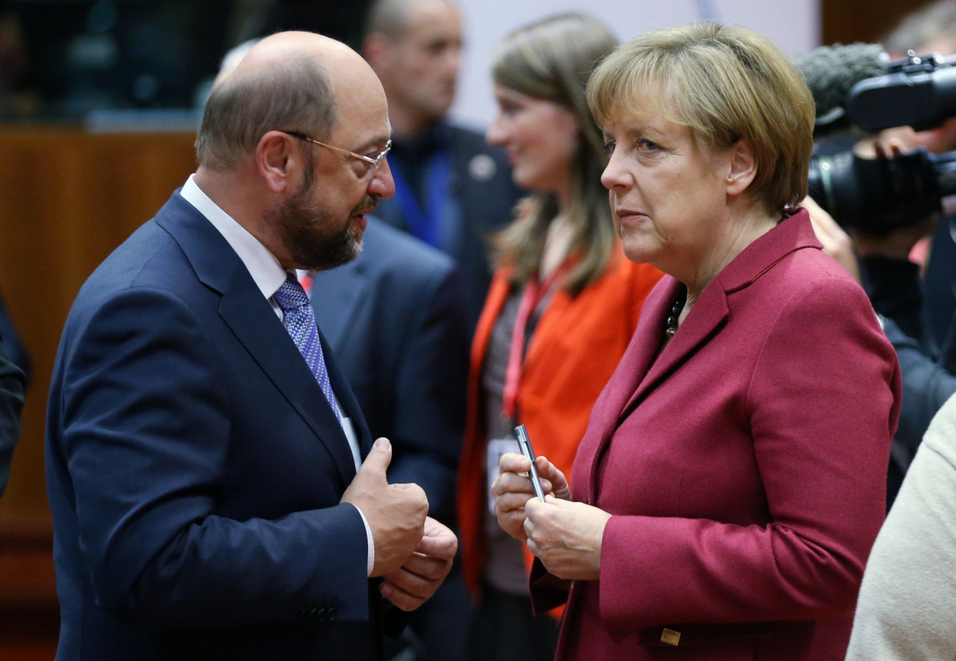Obaja protikandidáti sa cez víkend zišli v prvej aj poslednej televíznej debate. Prevahu mala súčasná kancelárka Angela Merkelová.