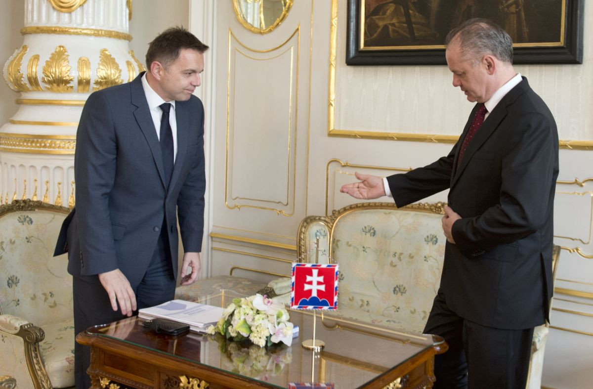 Prezident Andrej Kiska a minister financií Peter Kažimír